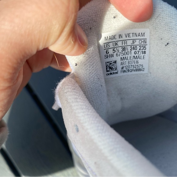 Adidas Yung-1 (US 6) - Picture 4 of 4